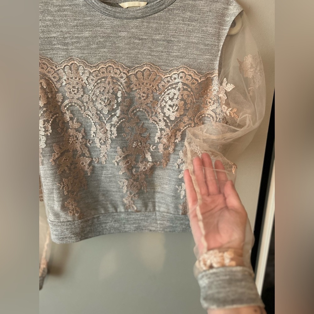 ✌️4/$20✌️ Sheer overlay top - Picture 15 of 15